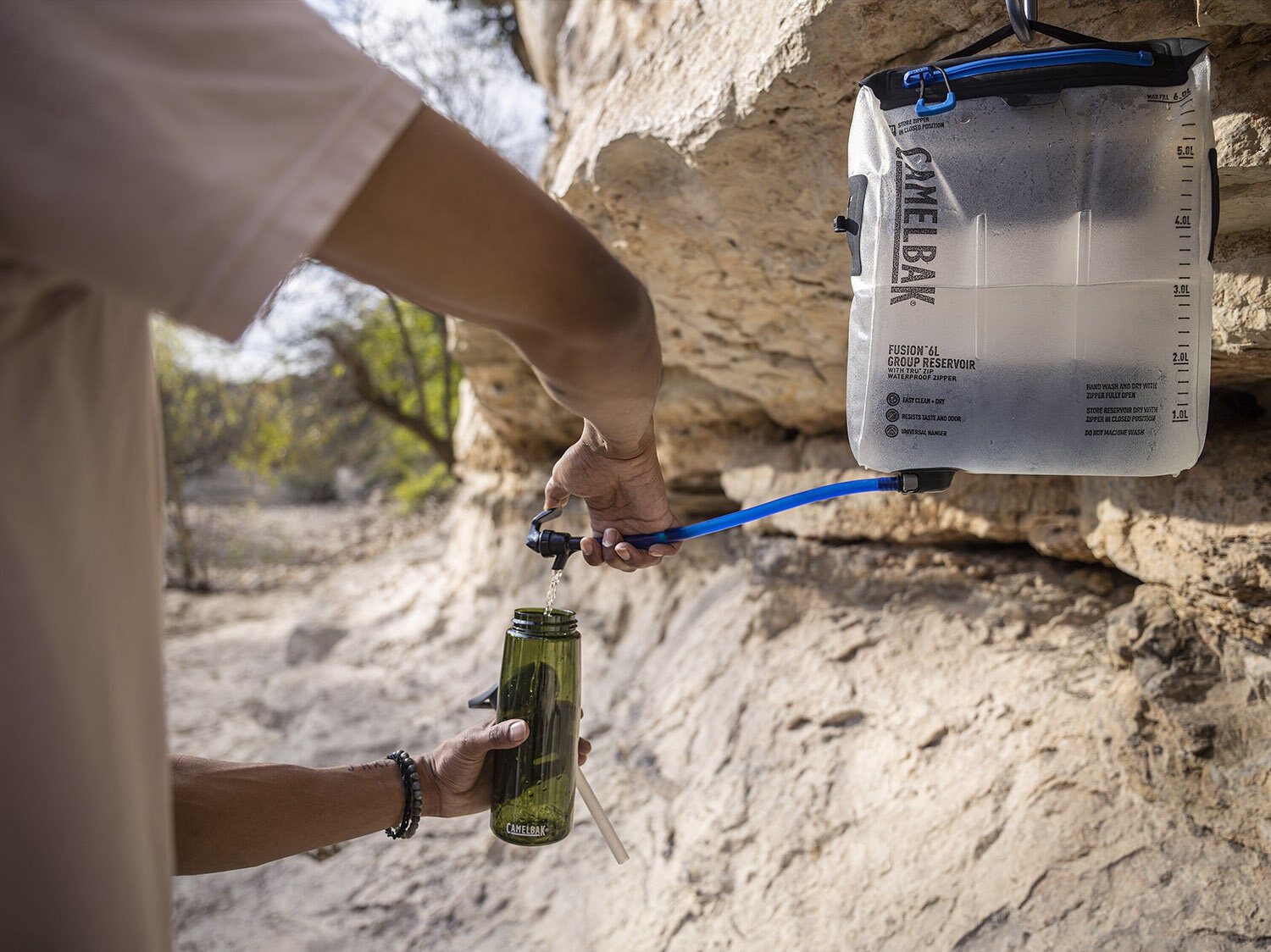 https://www.camelbakshop.fi/pub_docs/files/FilteredbyLifeStraw/D2_PHASE_0093.jpg_web.jpg
