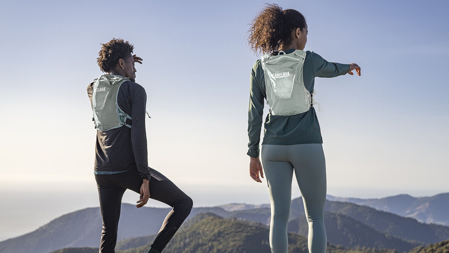 https://www.camelbakshop.fi/pub_docs/files/Lping/20220314_CAMELBAK_RH_11801_BlueSurf_SkyGray.jpg